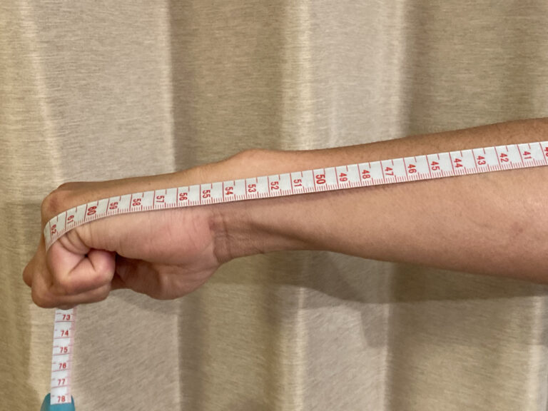 腕の長さの平均はどれくらい?どこからどこまで?男女の目安や測り方|つくし屋 腕の長さの平均はどれくらい?どこからどこまで?男女の目安や測り方|つくし屋