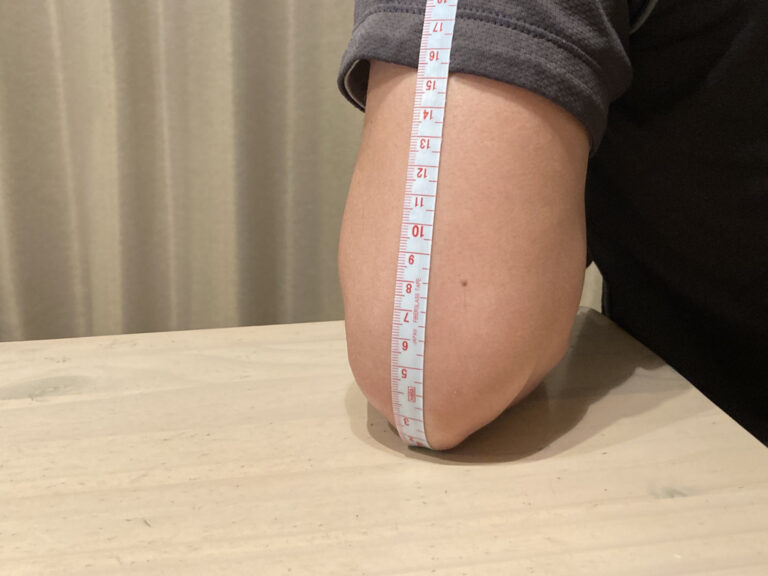 腕の長さの平均はどれくらい？どこからどこまで？男女の目安や測り方｜つくし屋